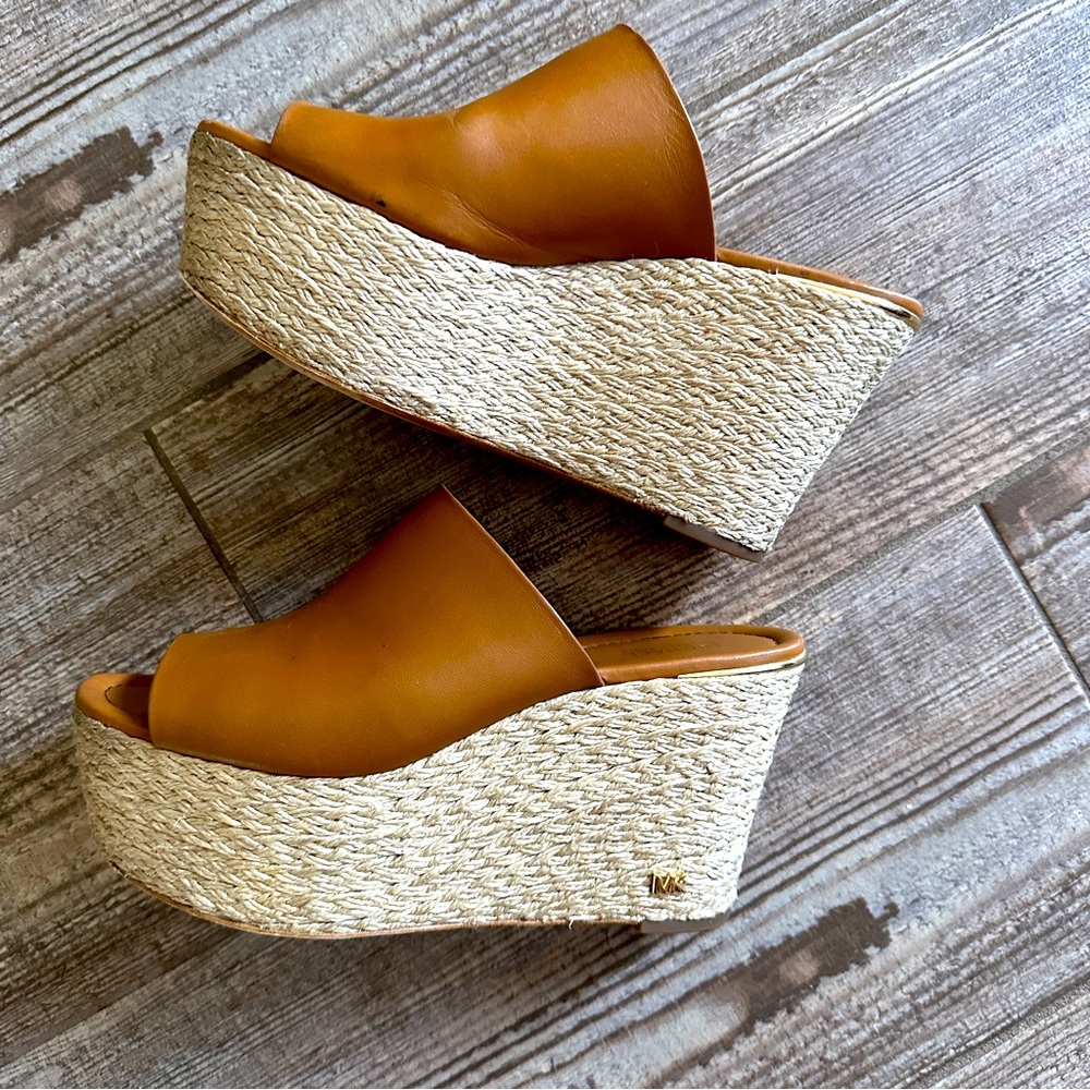 MK Platform/Wedge CUNNINGHAM WEDGE
LEATHER Size 7